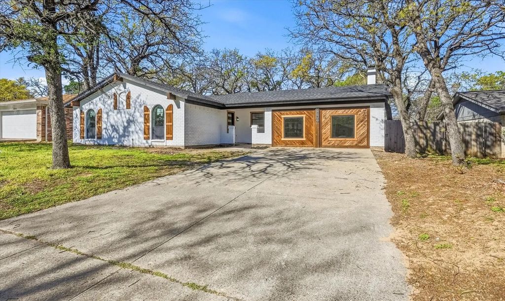 2804 Bent Tree Lane, Arlington