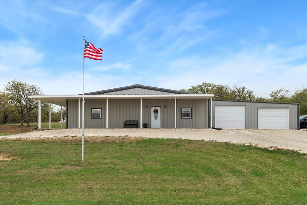 346 Nocona Drive, Nocona