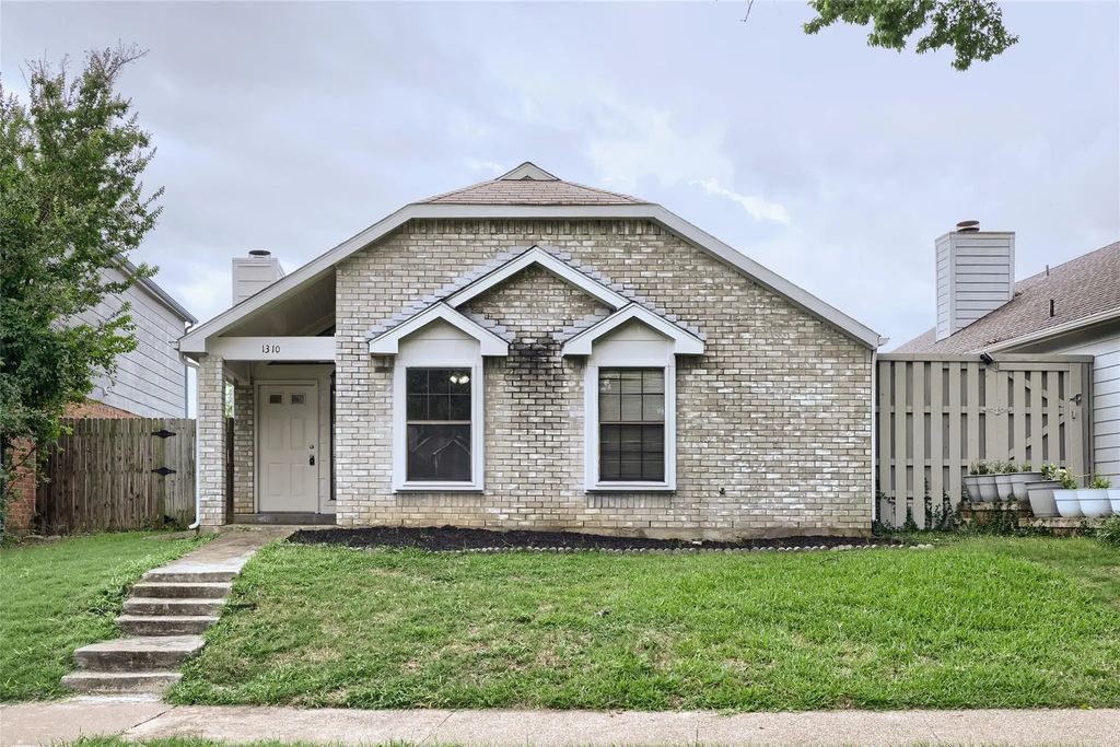 1310 Maplewood Drive, Lewisville