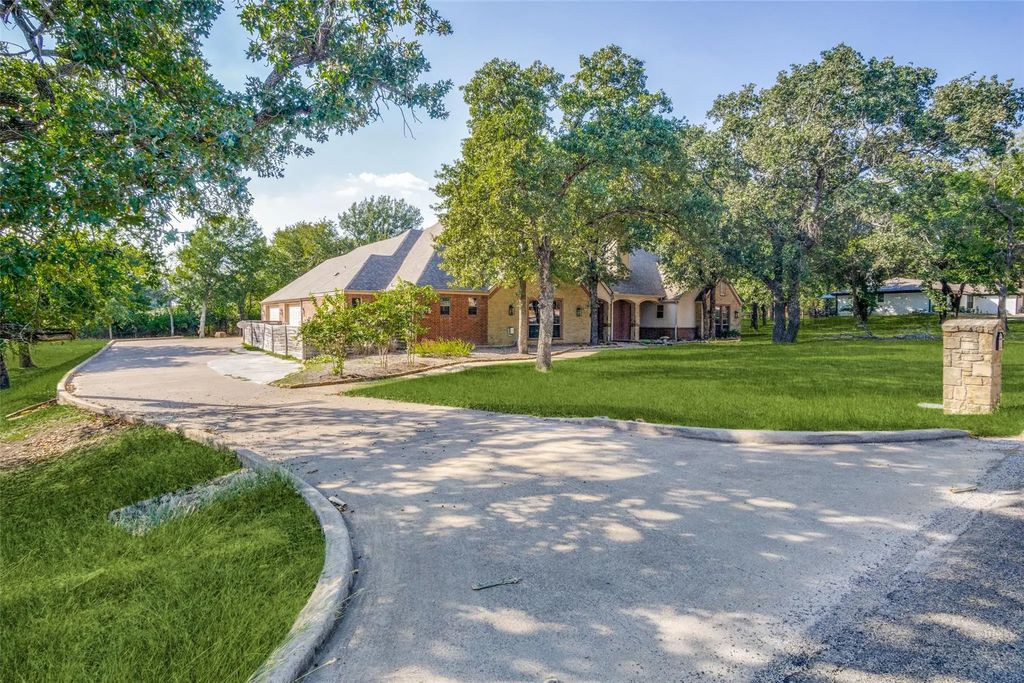 101 Oakwood Drive, Weatherford