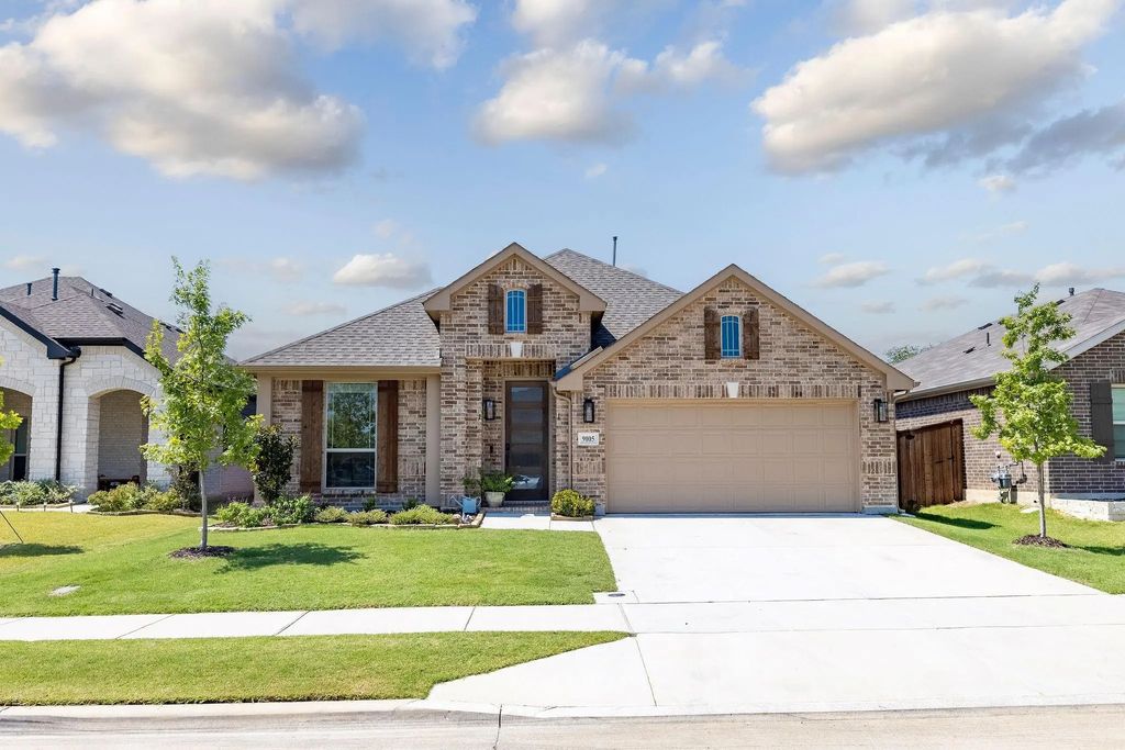 9105 Desert Flora Drive, Fort Worth