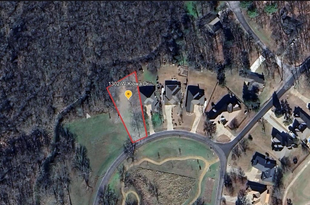 1302 Kiowa Drive W, Gainesville