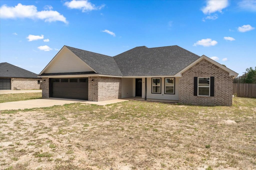 371 County Road 2462, Mineola