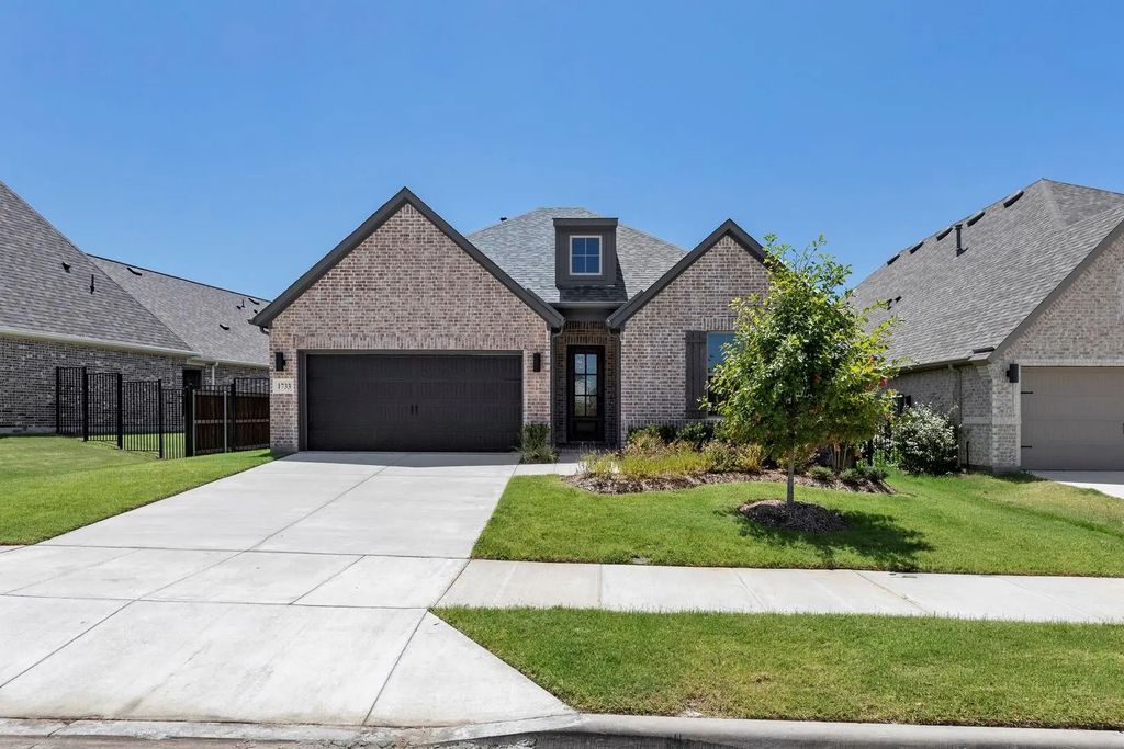 1733 Hillside Stroll Drive, Lavon
