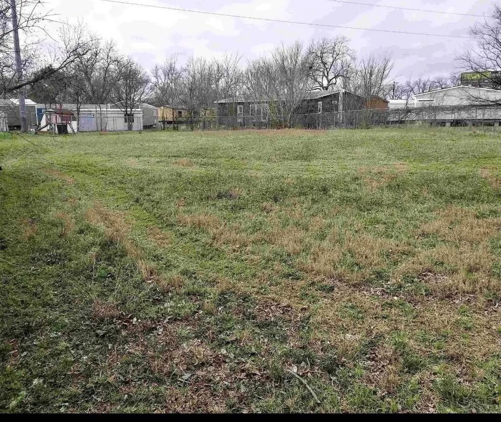 319 E Miller Street, Burleson