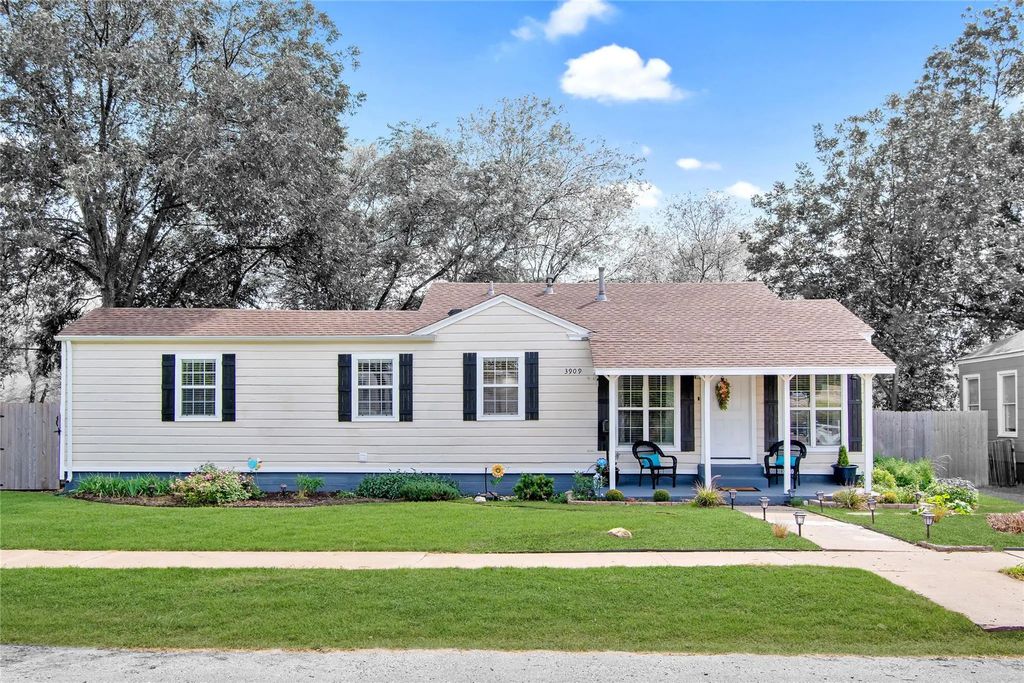 3909 Locke Avenue, Fort Worth