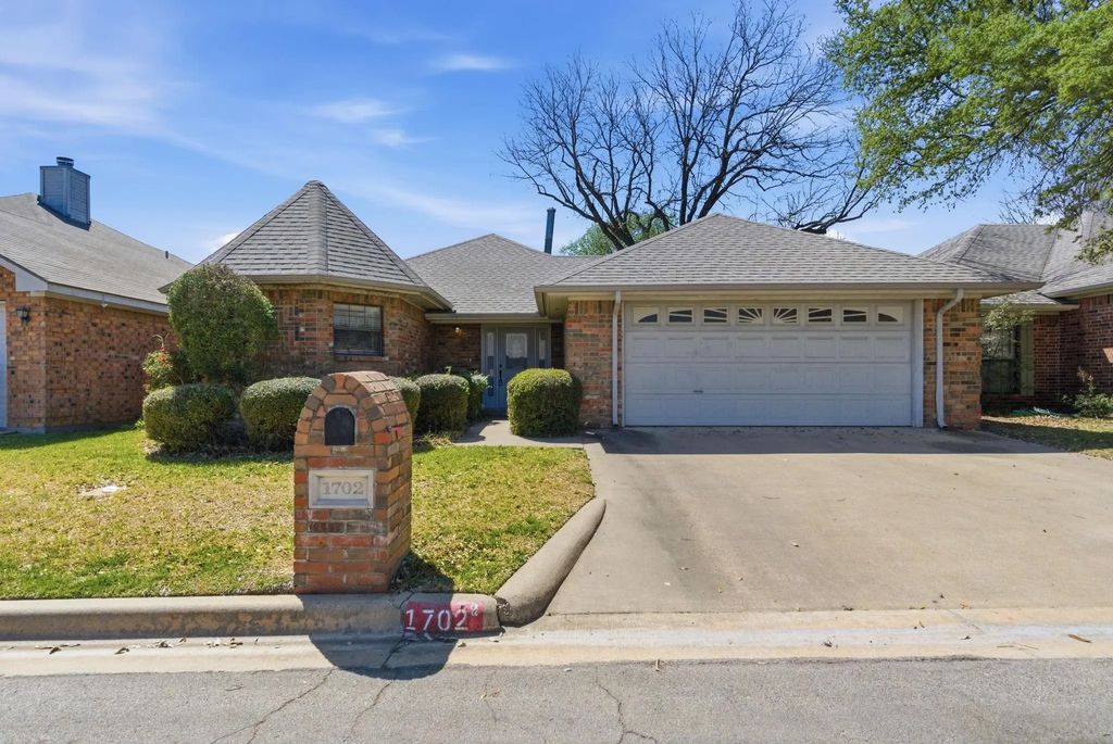 1702 Sully Court, Stephenville