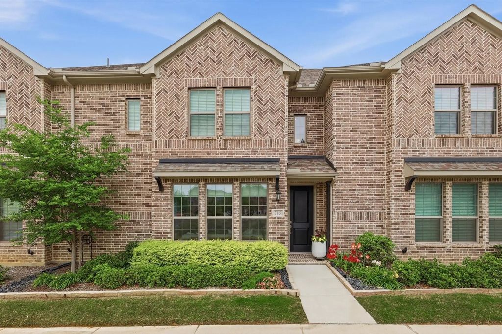 215 Suma Drive, Euless