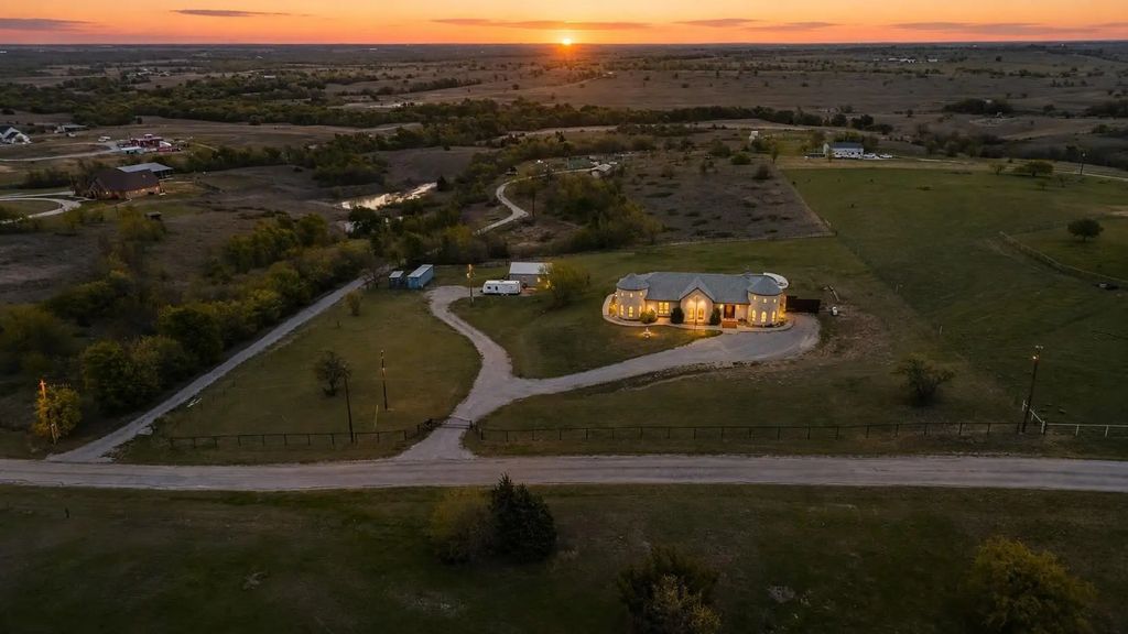 1395 Private Road 4011, Decatur