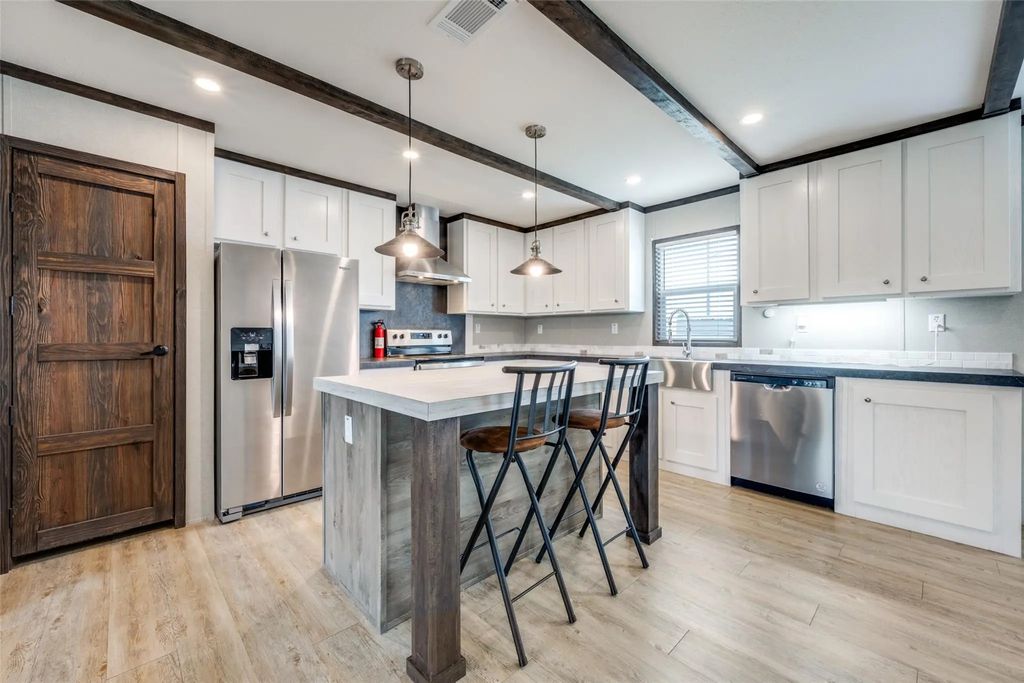 101 Shady Grove Drive, Sanger