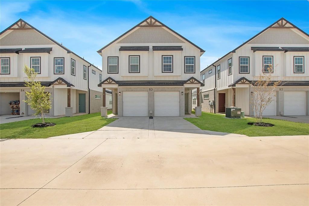 1319 W Main Street 1, Gun Barrel City