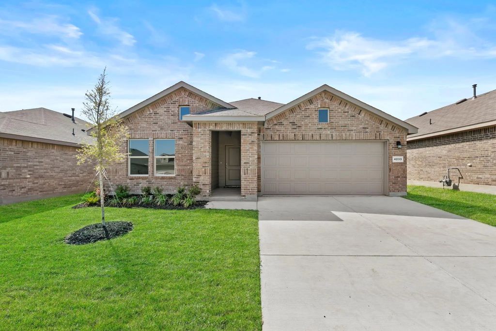 4233 Trickling Creek Lane, Fort Worth