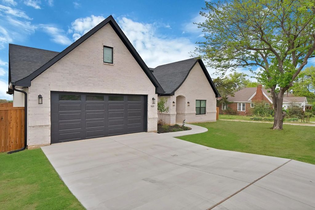 905 N Trinity Street, Decatur