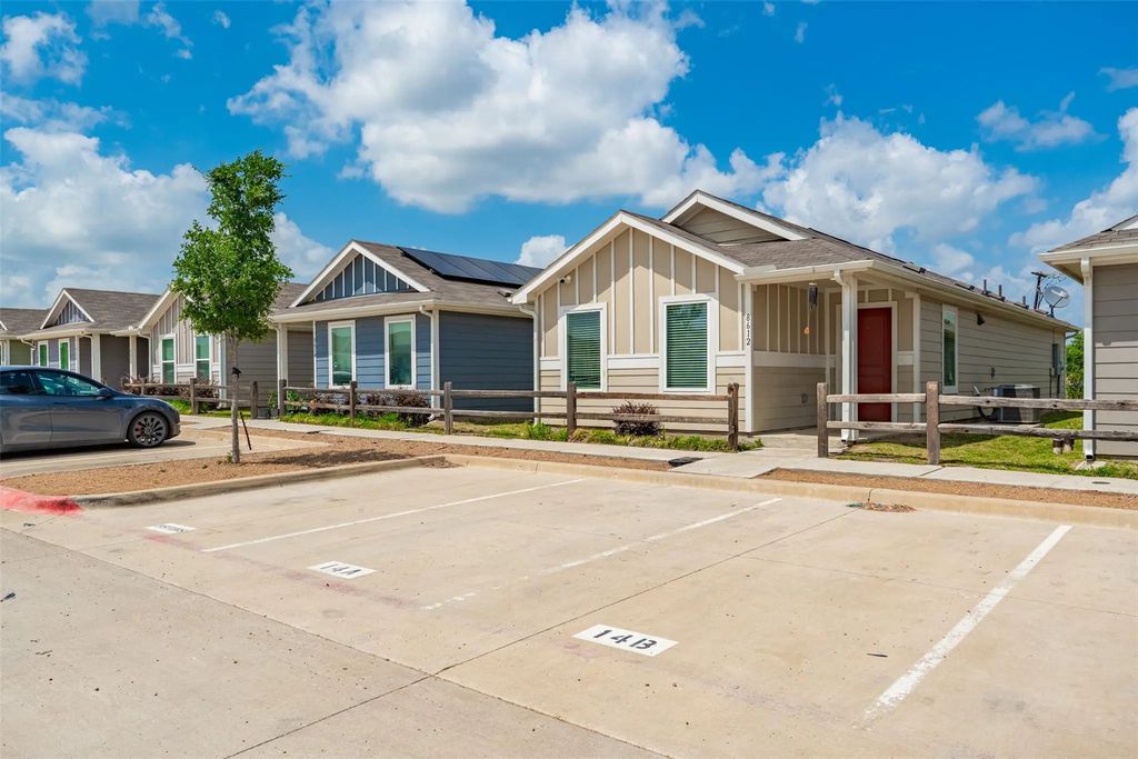 8612 Cottage Creek Drive 13, Fort Worth