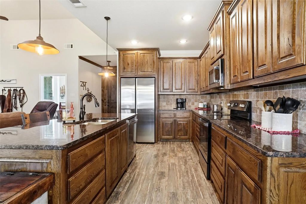 1024 Tex Lane, Springtown