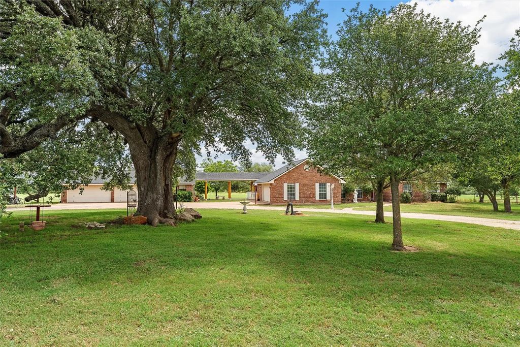 654 County Road 473, Lott