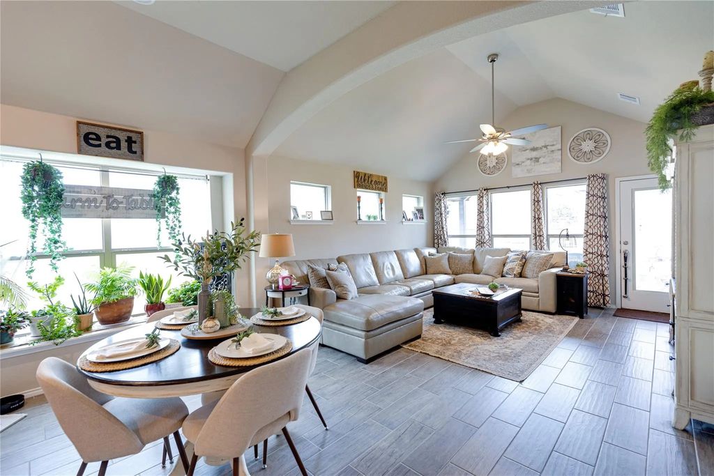 744 Sandy Chip Trail, Fort Worth