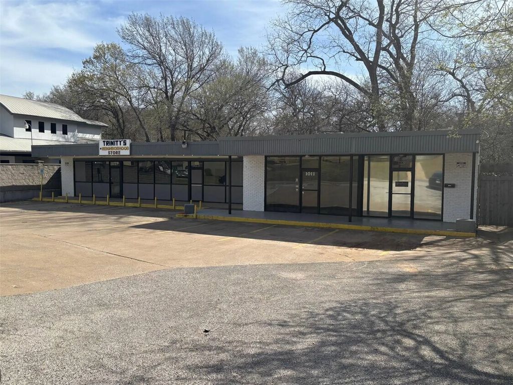 1009 N Bowen Road, Arlington