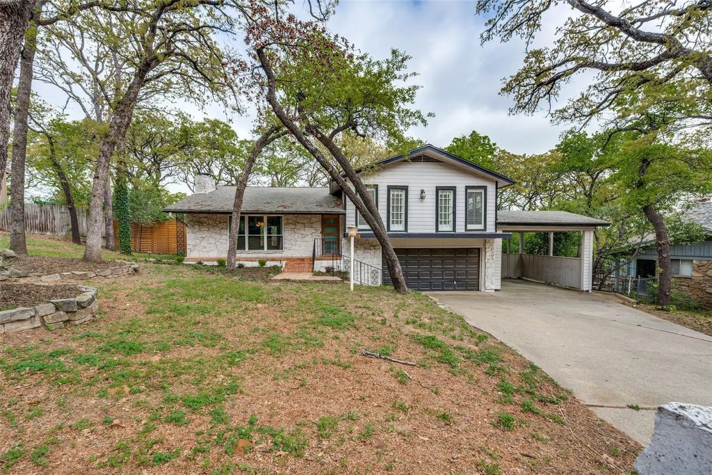 2705 Black Oak Lane, Arlington