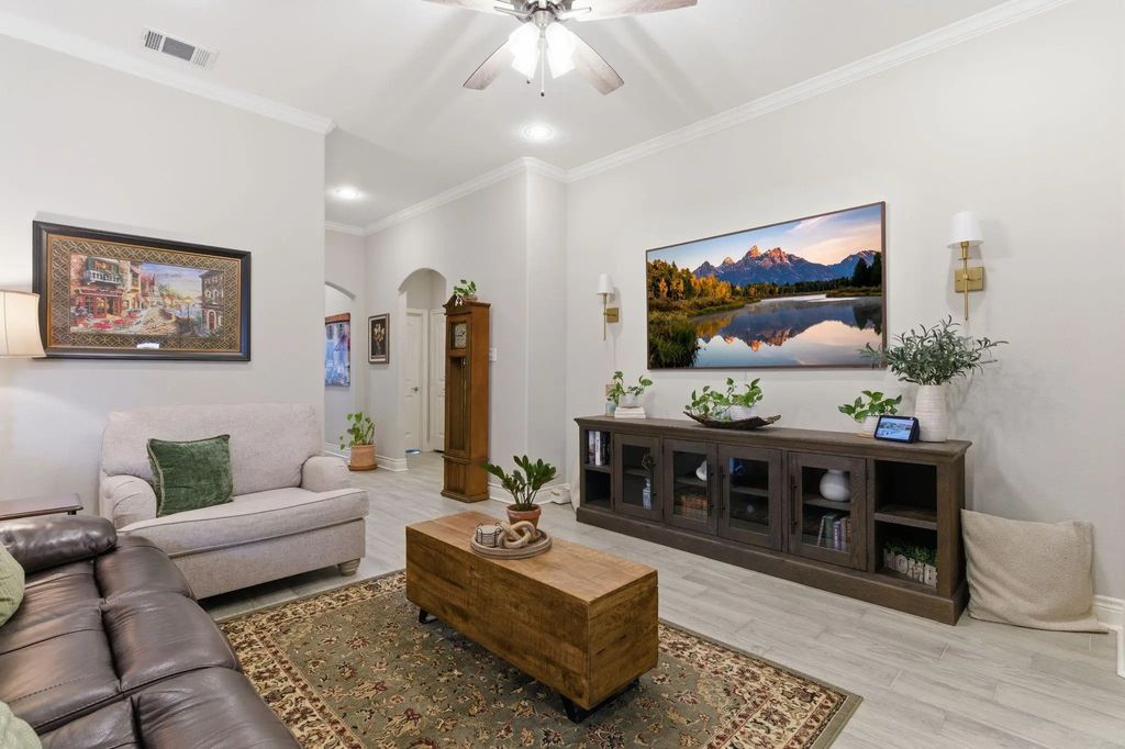1005 Tippit, Greenville