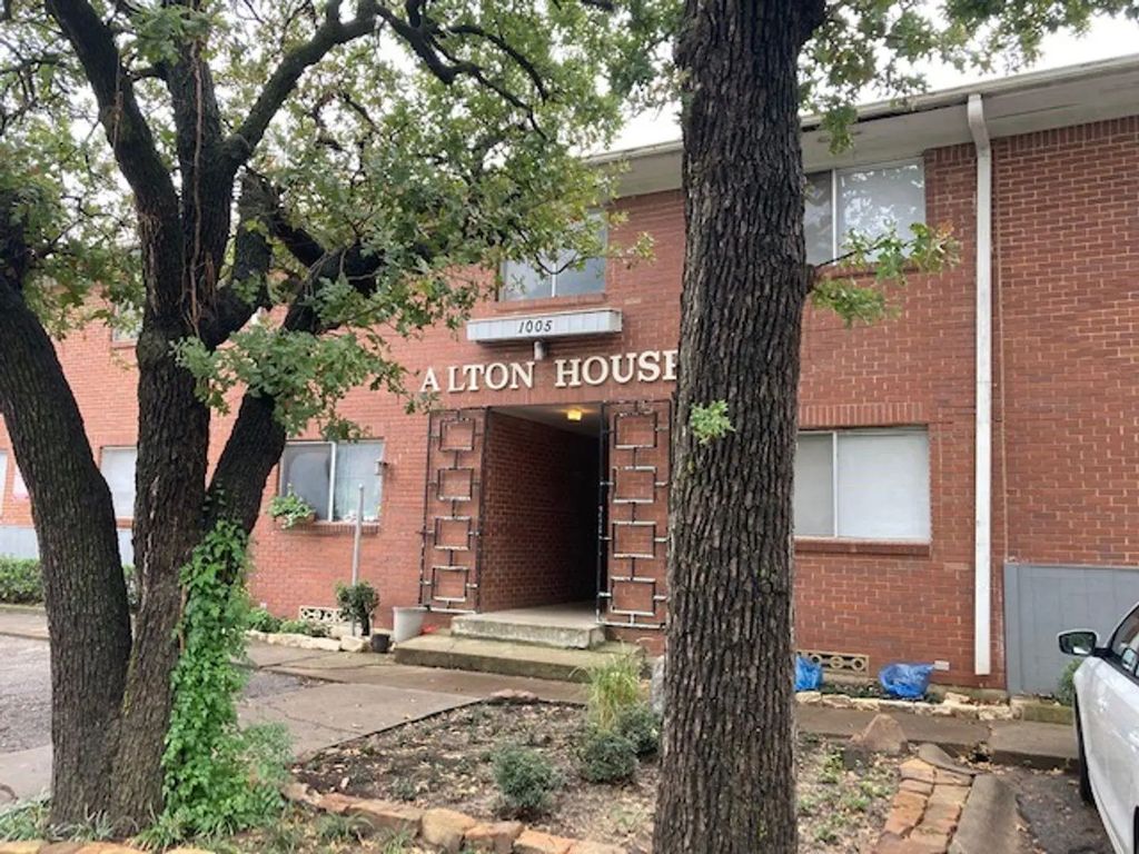 1005 W Hickory Street W9, Denton