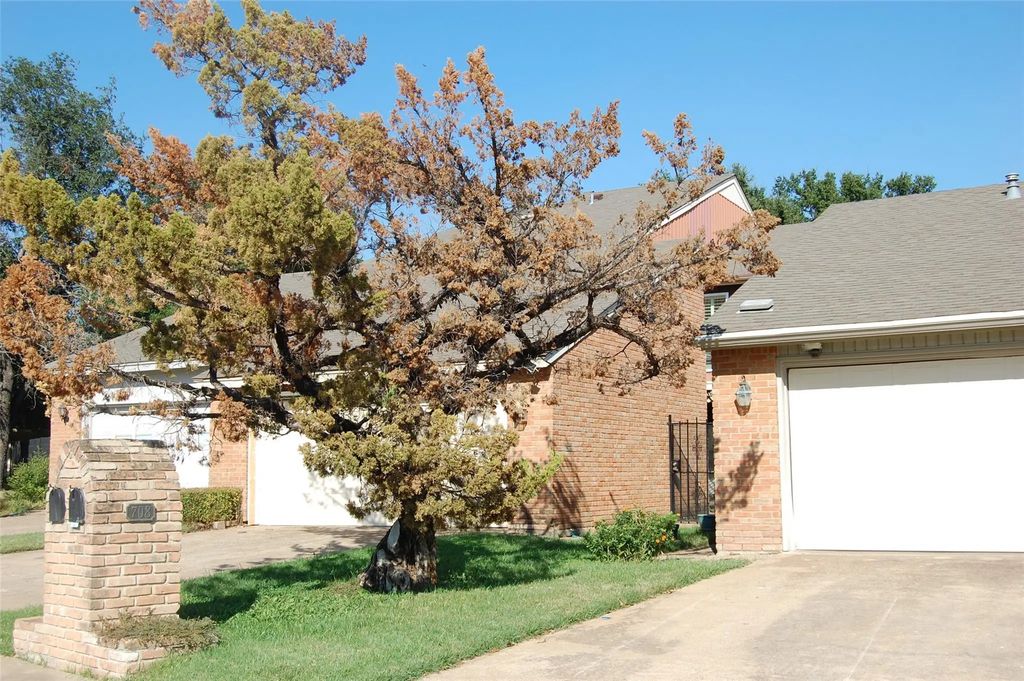 708 Carriage Way, Duncanville