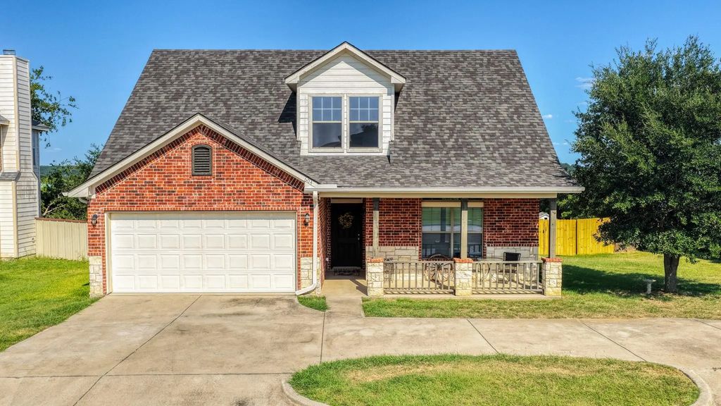 604 Holiday Hills Drive, Mineral Wells