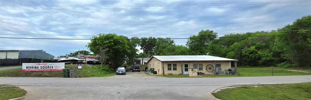 9365 Live Oak Lane, Fort Worth