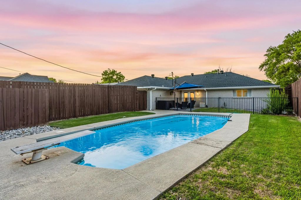 3556 Royal Lane, Dallas