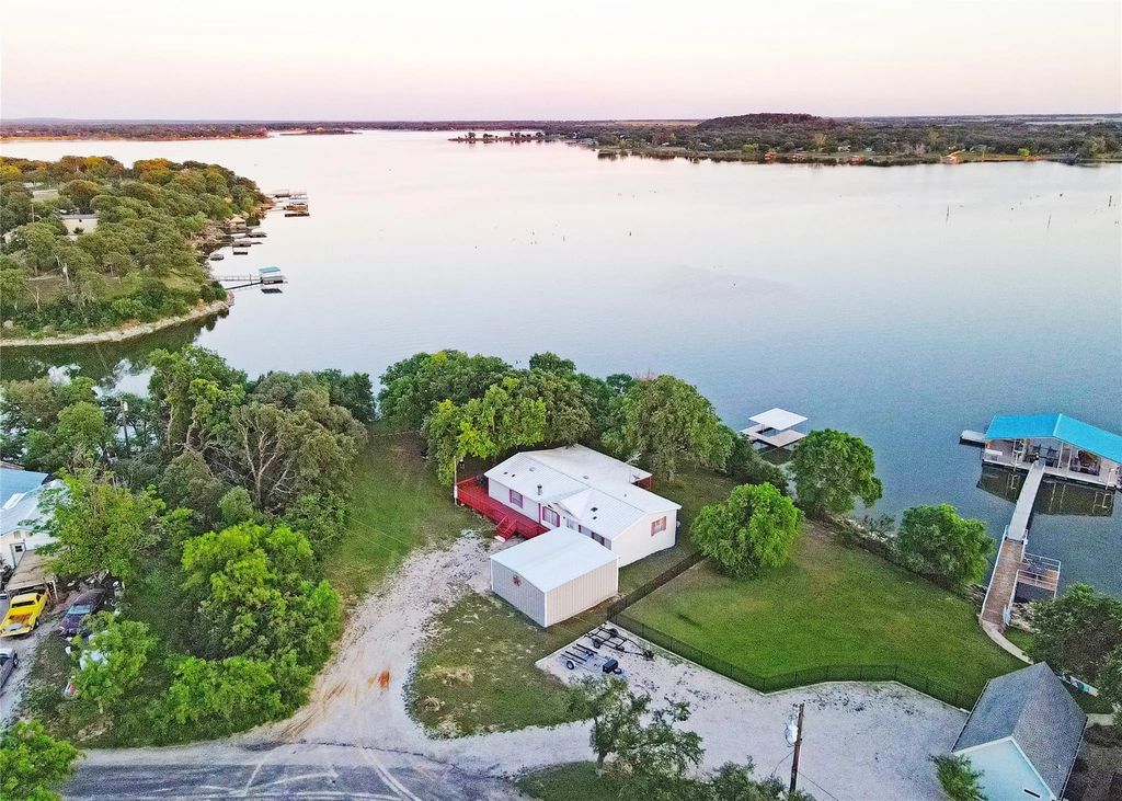 212 County Road 594, Eastland