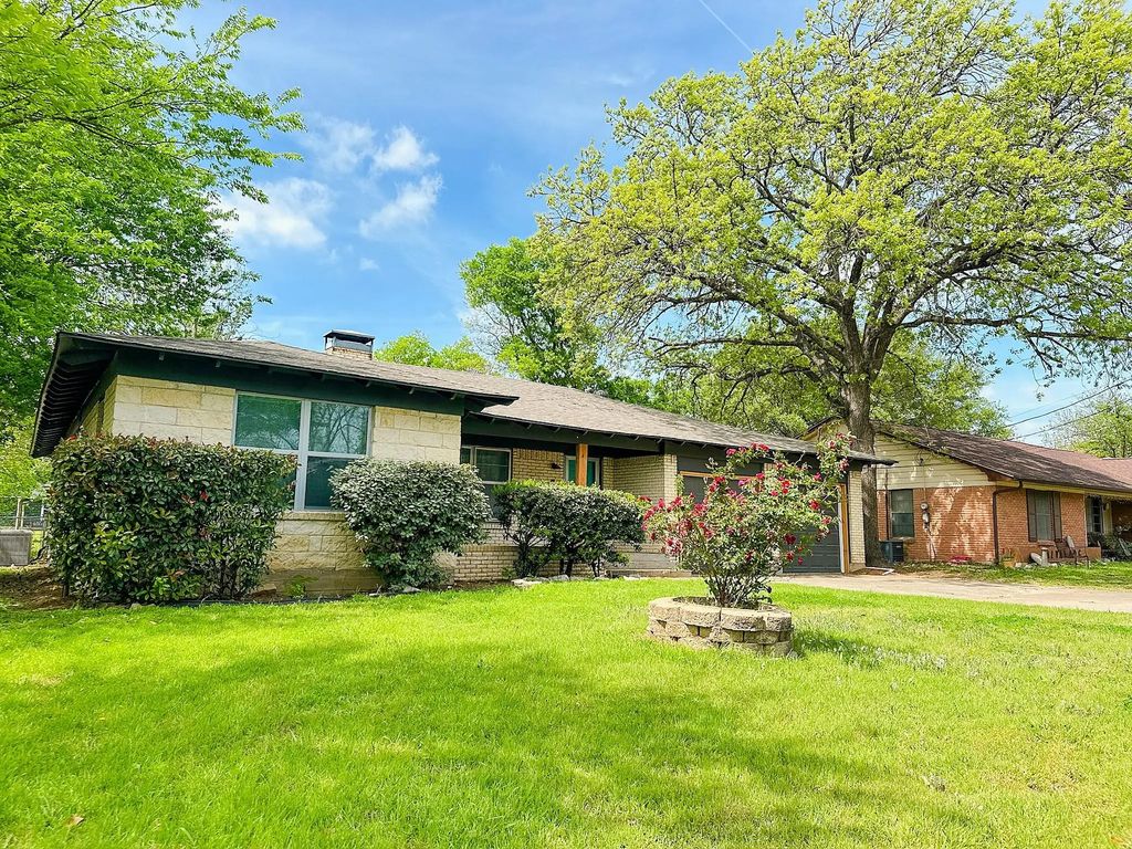 801 N Douglas Avenue, Cleburne
