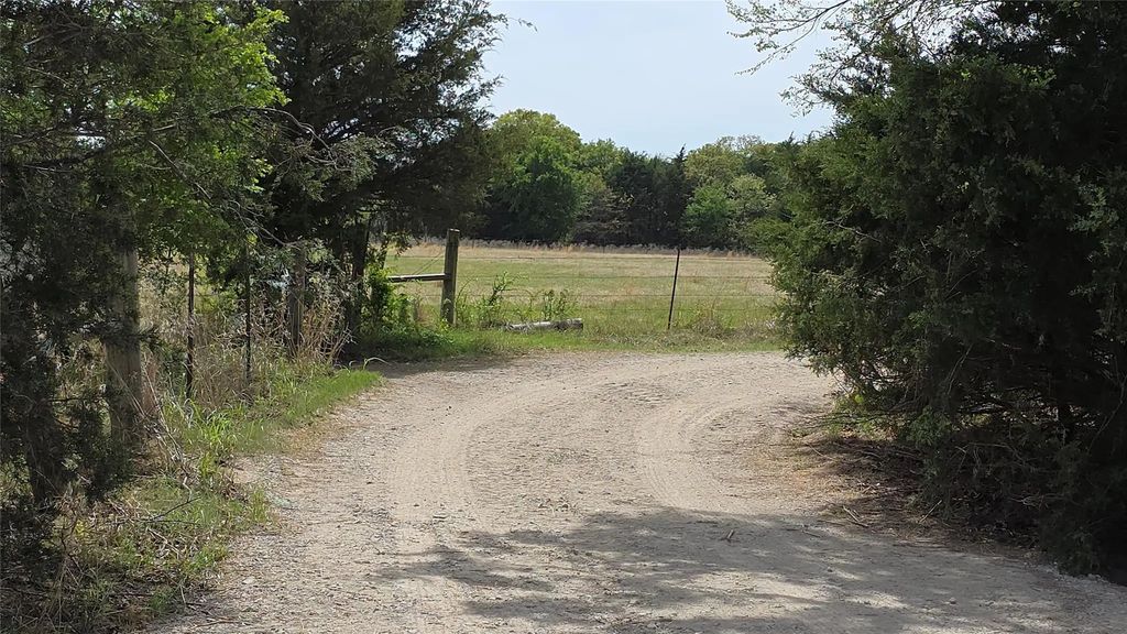 1975 County Road 1025, Ravenna