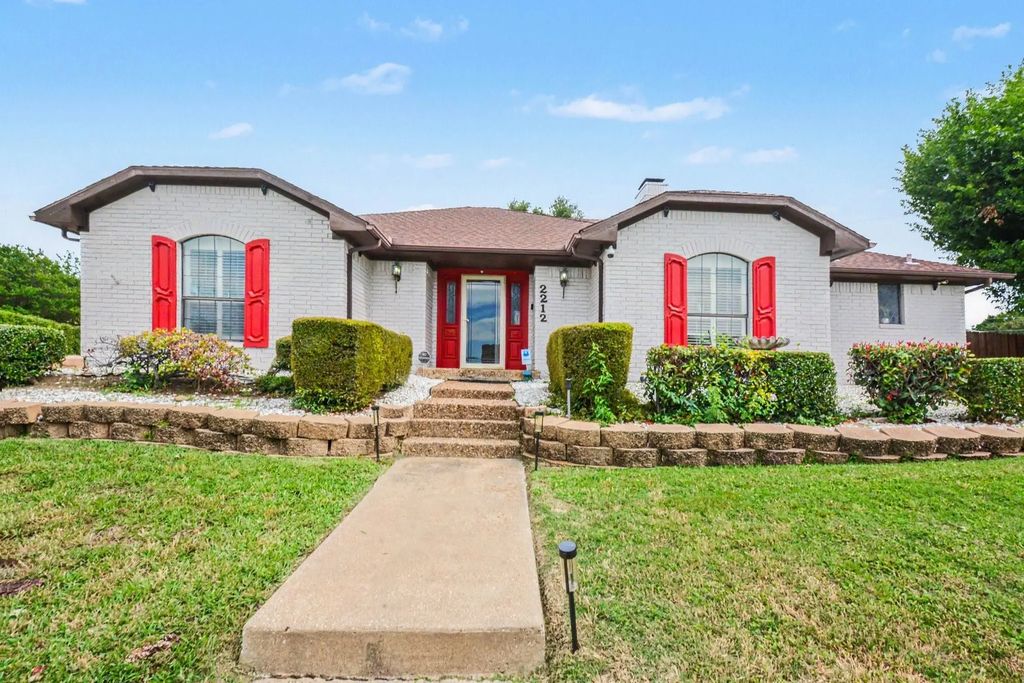 2212 Southern Court, Carrollton