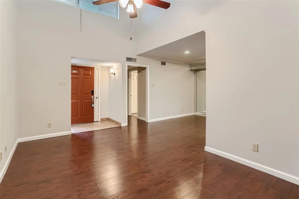 16301 Ledgemont Lane 269, Addison