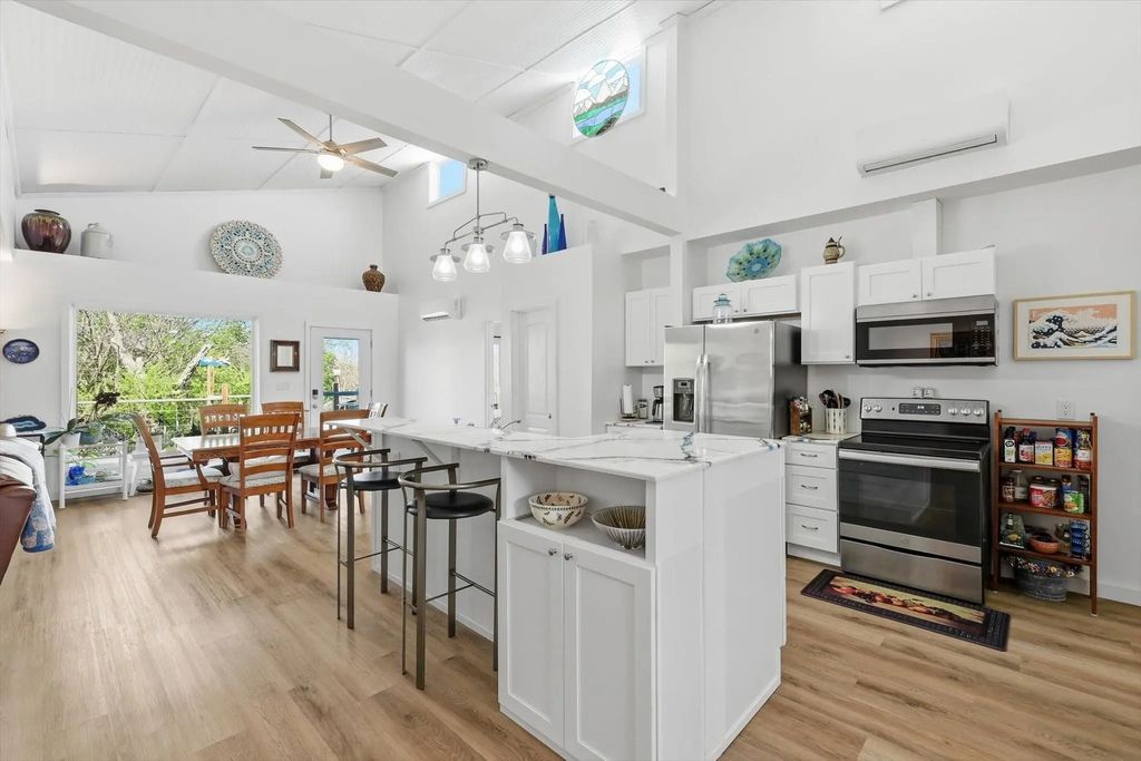 395 Lone Trail, Rhome