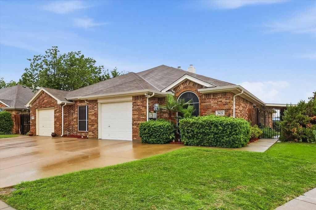 5621 Swords Drive, Fort Worth