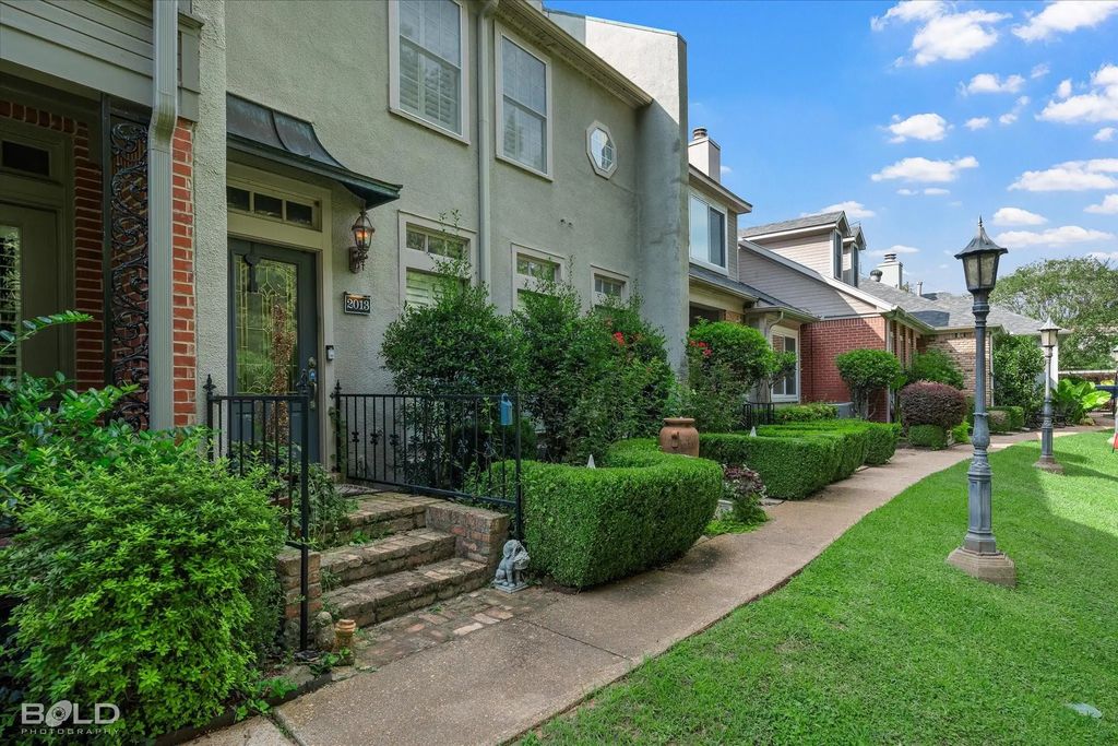 2013 E Kings Highway, Shreveport