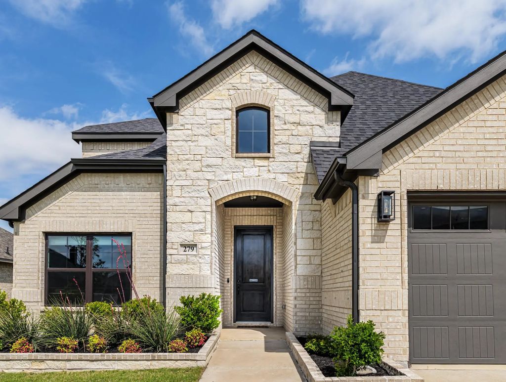279 Moonshadow Drive, Waxahachie