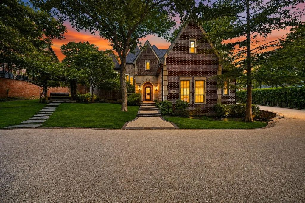 14907 Lake Forest Drive, Addison