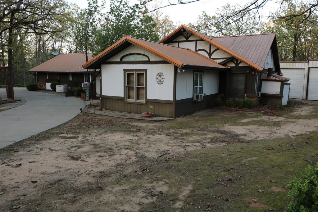 425 Dove Hollow, Paris