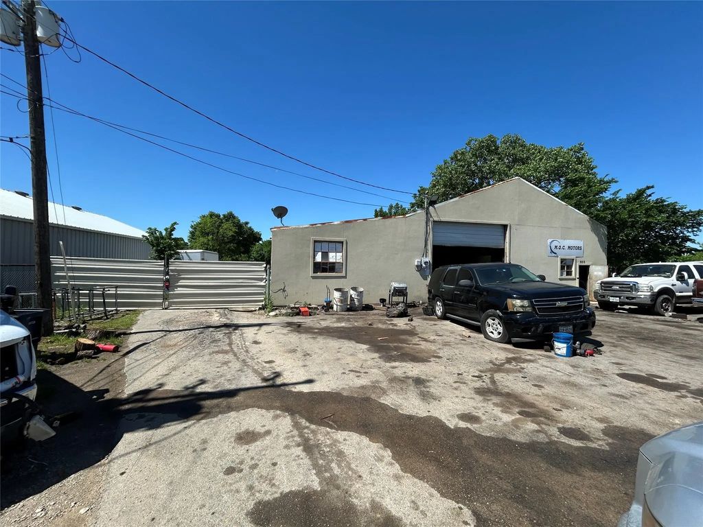 300 E Kennedale, Kennedale