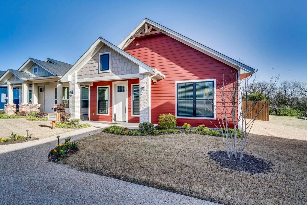 320 Woodside Trail, Waxahachie