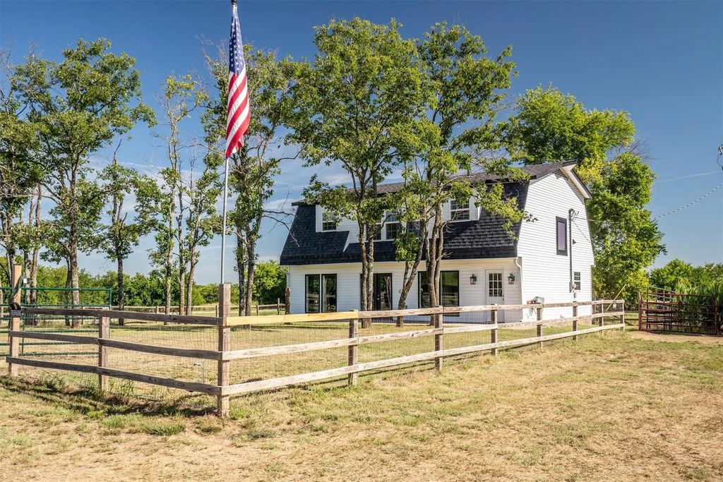 3139 Farm Road 3134, Cumby