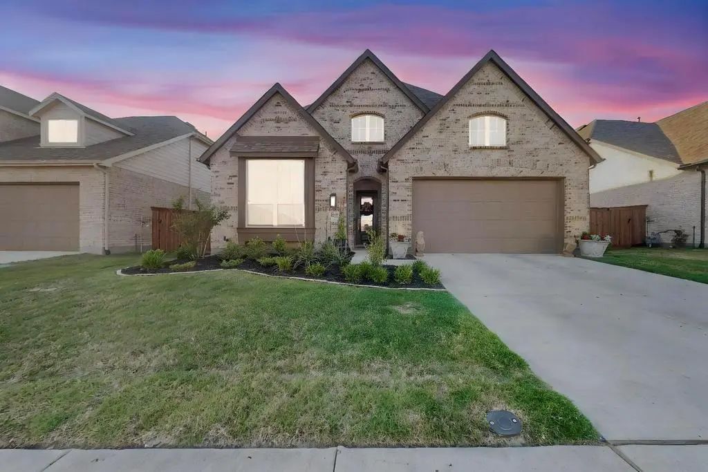 1033 Falls Rush Way, Royse City