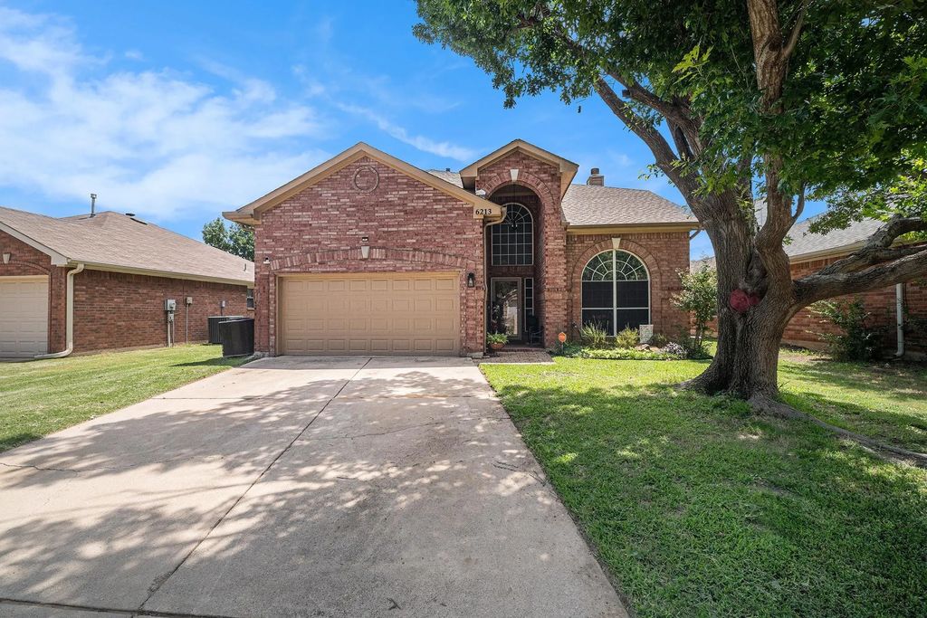 6213 Bowin Drive, Fort Worth