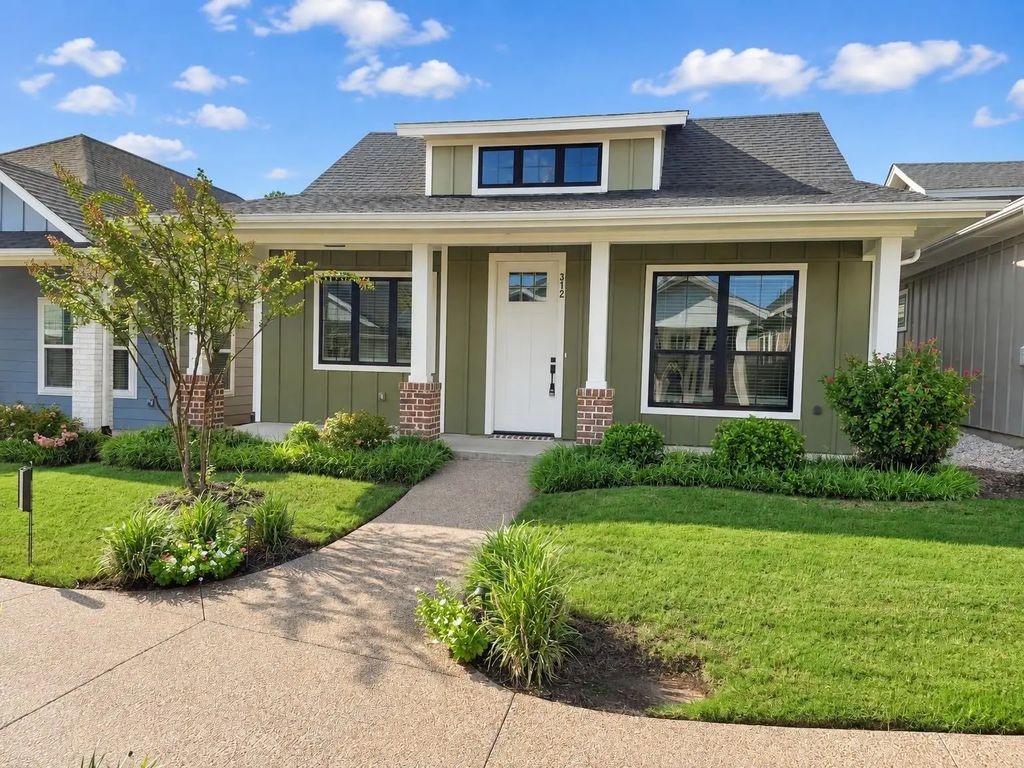 312 Woodside Trail, Waxahachie