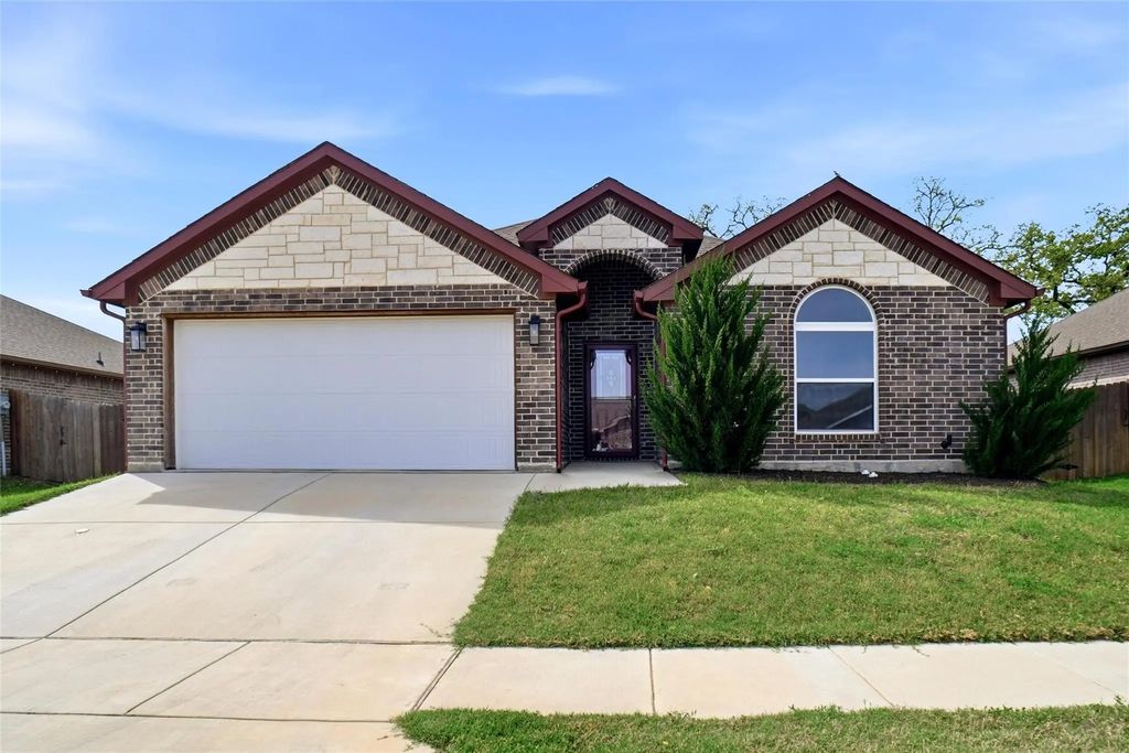 904 Avagail Avenue, Springtown