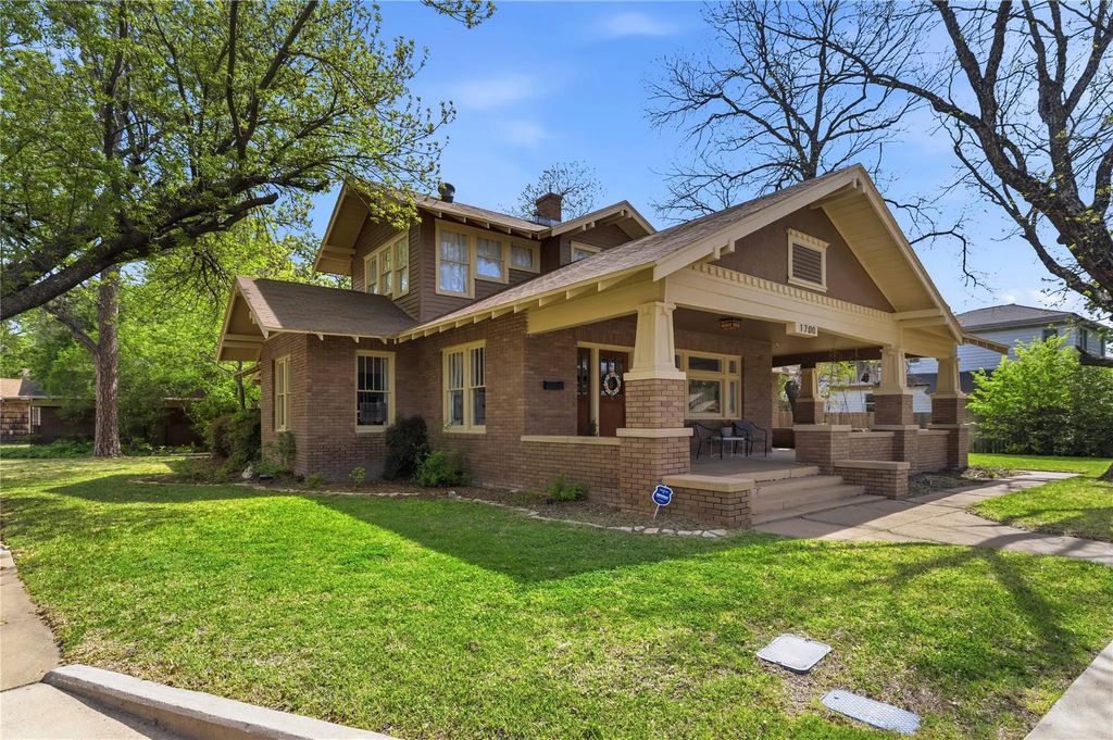1700 Austin Avenue, Brownwood