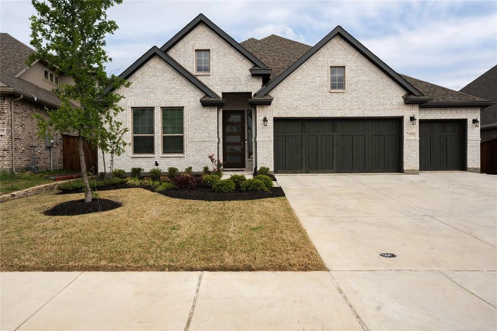 1924 Burton Hollow Way, McKinney