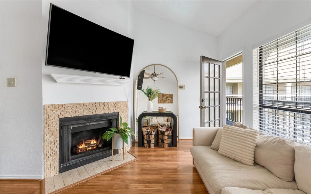4800 W Lovers Lane 312, Dallas